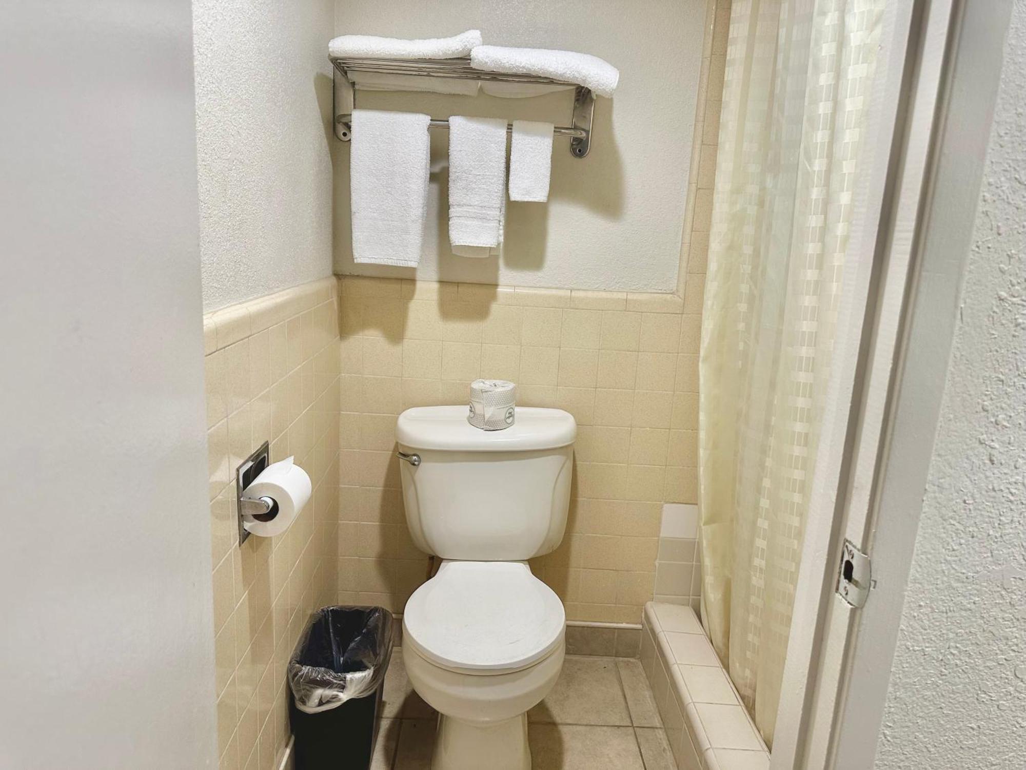 Regency Inn Фресно Экстерьер фото